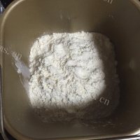 甜甜的松软面包做法图解3)