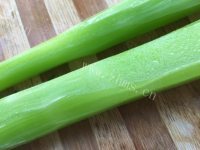 莴笋炒腊肉做法图解1)