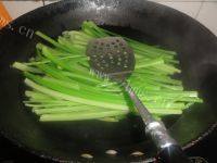 鲜香的芹菜猪肉水饺做法图解2)