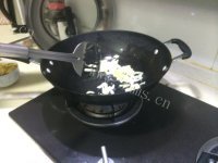 可口的西红柿炒蛋做法图解3)