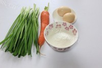 口感极佳的韭菜胡萝卜鸡蛋饼做法图解1)