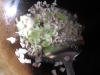 美味的肉末酸豆角粉条做法图解6)