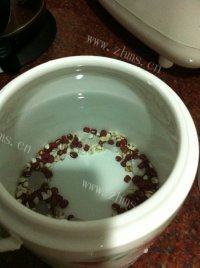 可心的薏米红豆汤做法图解3)