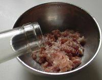 家常菜肉末烧茄子做法图解6)