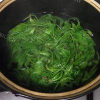 蛋皮菠菜包做法图解3)