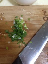 美味的皮蛋豆腐做法图解2)