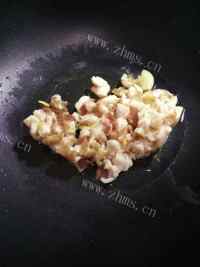 简单易做香菇土豆肉丁焖饭做法图解4)