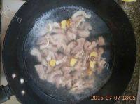 家常菜黄瓜肉片汤做法图解4)