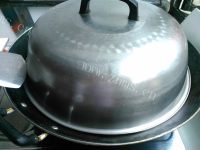 自制白贝鱼头豆腐汤做法图解12)