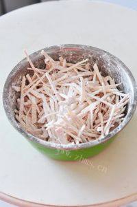 自制腊味芋头糕做法图解5)