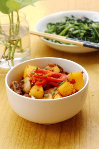 家常菜土豆焖排骨