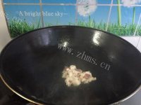 下饭的茭白炒肉做法图解2)
