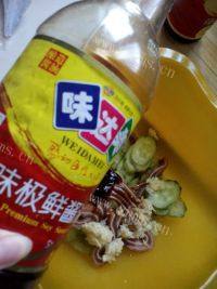 家常菜猪耳拌黄瓜做法图解4)