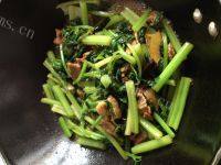 自制芹菜炒肉片做法图解7)