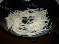 饱满的香辣土豆丝做法图解3)
