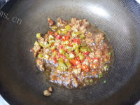家常菜鱼香肉末豆腐做法图解5)