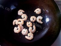 家常菜番茄虾仁做法图解4)
