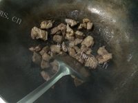 美味的百合炒牛肉粒做法图解11)