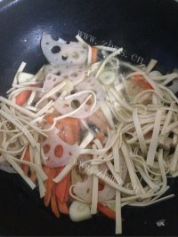 可口的莲藕百叶粉做法图解6)