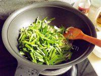 #美食记#鱿鱼炒韭菜做法图解13)