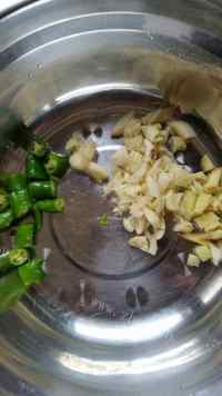家常菜蒜香小青菜做法图解2)