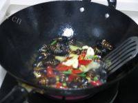 「家有大厨」蒜薹炒茧蛹做法图解5)