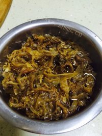 回味无穷的梅干菜蒸土豆鸡块做法图解1)