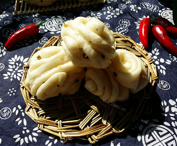 热腾腾的葱油花卷