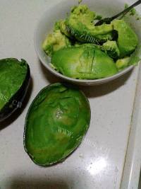 好吃的牛油果芝士焗虾做法图解2)