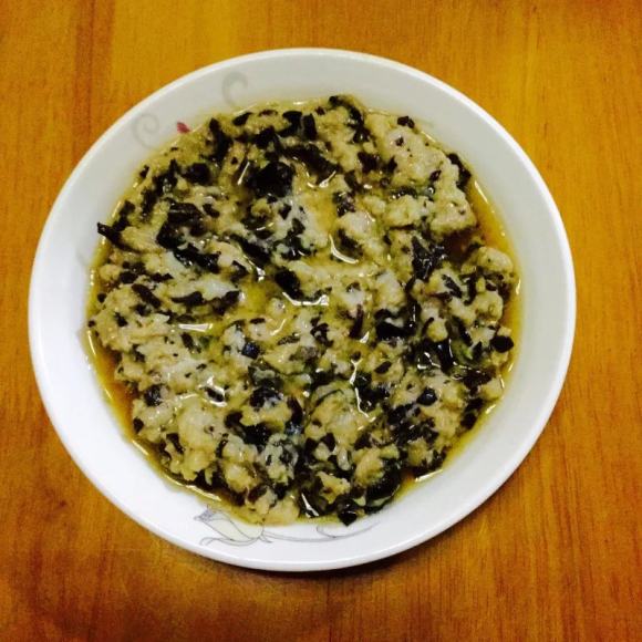 美味的蒸肉饼