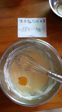 十分诱人的轻乳酪蛋糕做法图解4)
