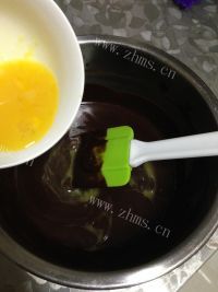 色味俱佳的熔岩蛋糕做法图解9)