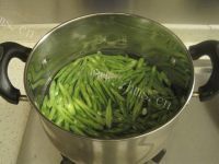 家常菜五花肉炒豆角做法图解3)