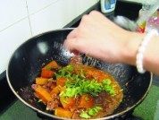 家常菜南瓜烧牛肉