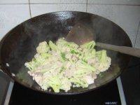 家常菜有机花菜炒肉片做法图解12)