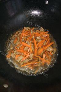 DIY美食-胡萝卜炒肉做法图解5)