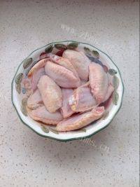 美味的新奥尔良烤鸡翅做法图解2)