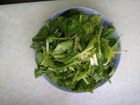 美味的菠菜丸子汤做法图解2)