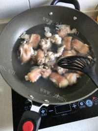 猪蹄黄豆黄芪汤做法图解4)