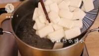 自制荠菜炒年糕做法图解1)