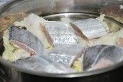 美味的葱油带鱼做法图解2)