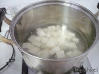 色香味浓的虾酱炒豆腐做法图解3)