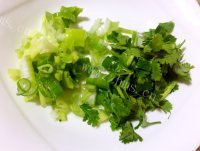 家常皮蛋豆腐做法图解4)