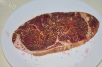 美味香煎西冷牛扒做法图解6)