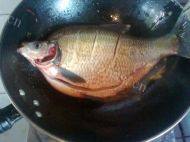 鲜香的红烧鳊鱼的做法图解三