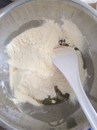 自制五仁月饼做法图解2)
