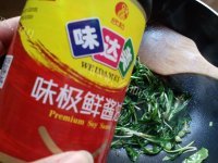 热腾腾的蒲公英炒鸡蛋做法图解6)