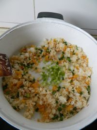美味的萝卜干炒饭做法图解7)