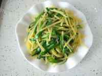 家常菜土豆丝炒韭菜