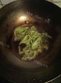 油而不腻的醋溜土豆丝做法图解2)